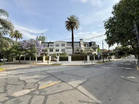 Divino departamento con cochera y baulera en Punta Chica, San Fernando.