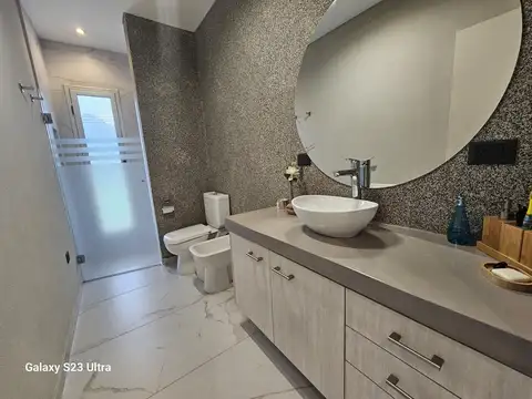 Casa 5 ambientes con 3 baños