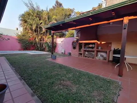 Casa 5 ambientes con 3 baños