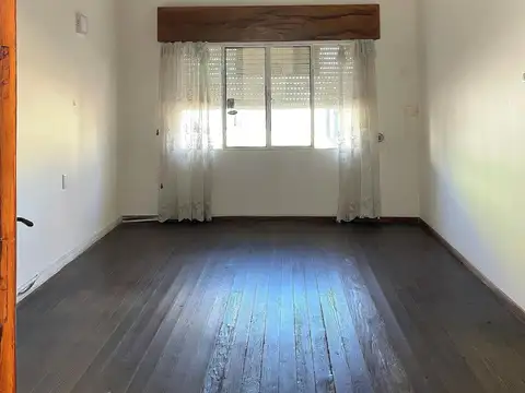 Casa 5 ambientes con 1 baño