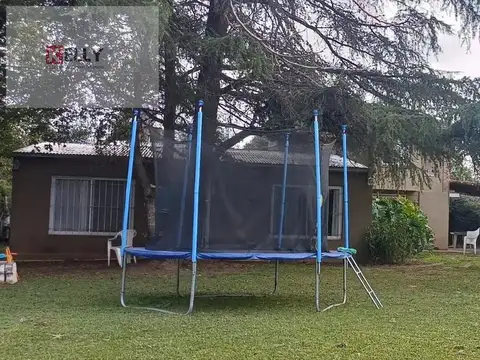 Casa en Alquiler con 2 cocheras