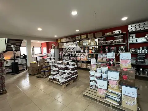 Av. Las Ardillas 725. Entre Ruta 23 y Av. Las Ardillas