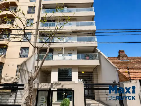 Brown 930 entre Brandsen y Matienzo