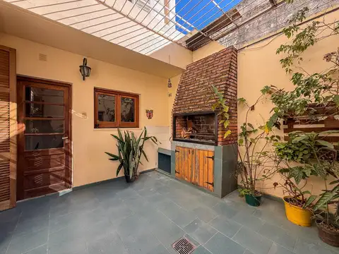 Venta PH de 2 plantas con 2 dormitorios   comodín, barrio Parque, Rosario