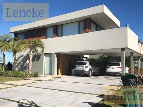 Excelente casa moderna en Albanueva, como nueva, gran calidad, pileta, amarra frente al rio