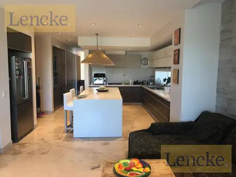Casa en Venta en Albanueva, USD 2.200.000