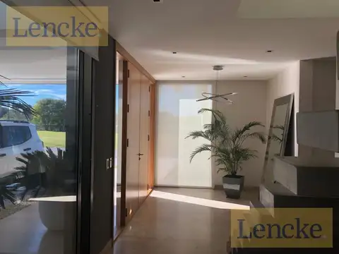 Casa 5 ambientes con 5 baños