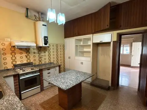 Casa en Alquiler con 2 cocheras