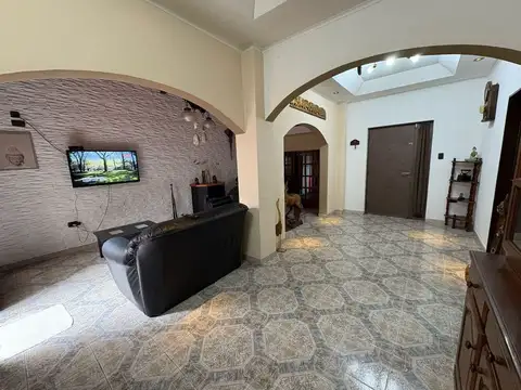 Casa en Venta con 3 cocheras