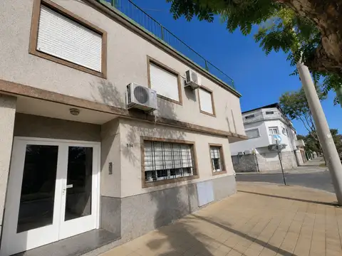 OPORTUNIDAD 2 AMBIENTES AMPLIOS CON COCHERA !
