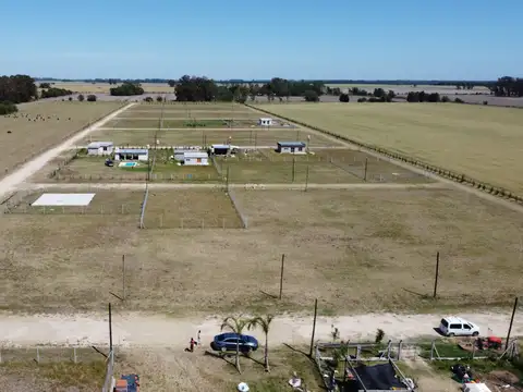 Barrio "Luz y Fuerza" en Lima sobre camino 038