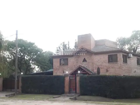 Casa en venta de 3 dormitorios y pileta en Ingeniero Maschwitz
