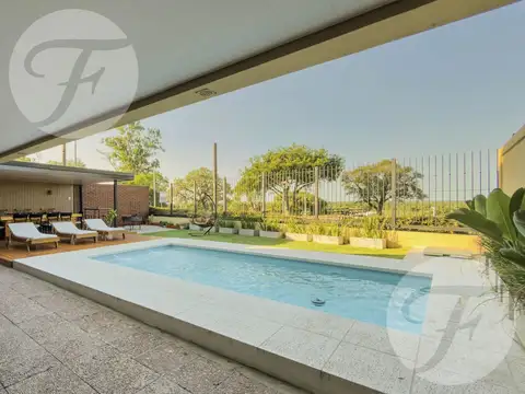 Casa 6 ambientes con 4 baños