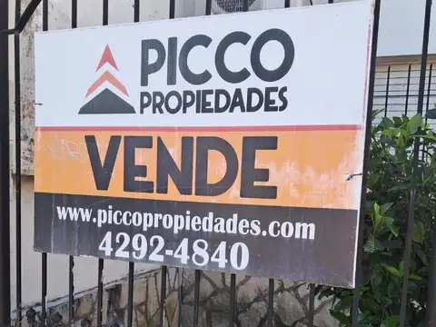 CASA A METROS DE HIPOLITO YRIGOYEN CON PILETA Y FDO 