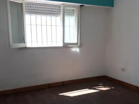 CASA 3 AMBIENTES  CON PATIO Y GARAGE   VENTA   SAN JUSTO