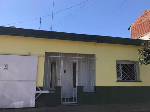 CASA 3 AMBIENTES  CON PATIO Y GARAGE   VENTA   SAN JUSTO