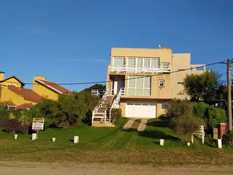 Magnifica Casa moderna a pasos del mar 