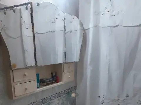 Casa 4 ambientes con 1 baño