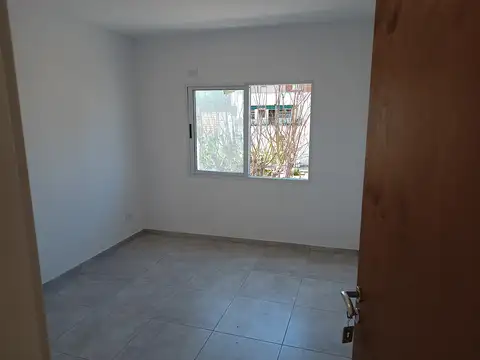Departamento en Alquiler en Jose Leon Suarez, $ 390.000
