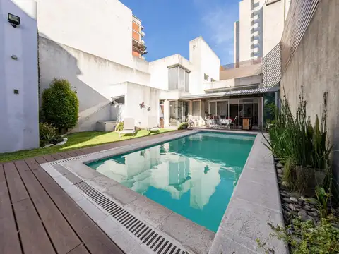 EN VENTA - CASA INTERNA DE DOS DORMITORIOS CON PILETA - LUIS AGOTE