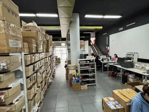 LOCAL COMERCIAL MORON CENTRO 8.30 X 43.00. EXCELENTE UBICACI