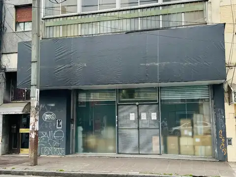 LOCAL COMERCIAL MORON CENTRO 8.30 X 43.00. EXCELENTE UBICACI