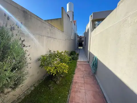Casa en Venta en Castelar, USD 108.000