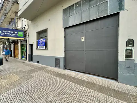 Galpón deposito apto local 450m2 sobre Avenida Laprida en 2 plantas ALQUILER