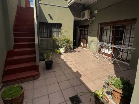 CASA 4 AMBIENTES CON JARDÍN, PATIO, PARRILLA Y TERRAZA – EXCELENTE ESTADO – VILLA DEL PARQUE