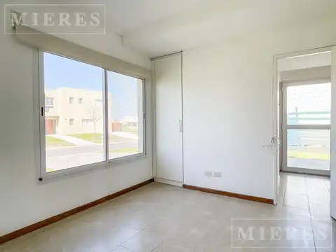 Casa en venta sobre lote interno  Barrio Acacias Puertos