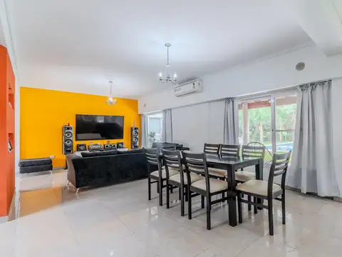 Casa 4 ambientes con 2 baños
