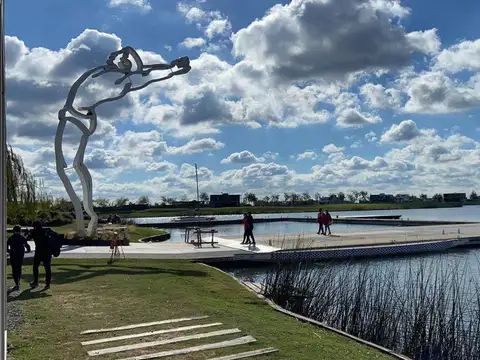 Av. de los Lagos 100