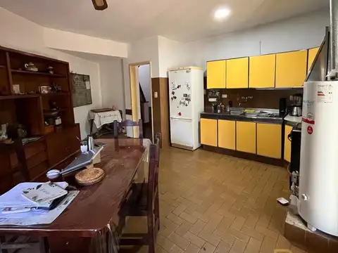 Casa 6 ambientes con 2 baños