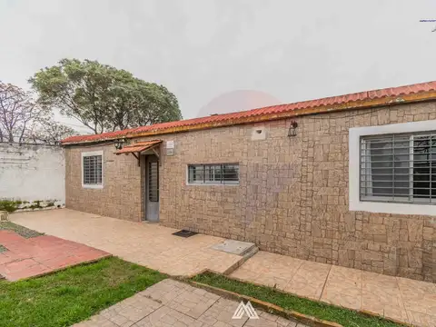 CASA EN VENTA EN BELVEDERE 3D 1B GRAN TERRENO