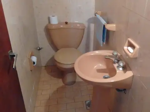 CHALET 4 DORM EN 2 PLANTAS, CON JARDIN, GARAGE PASANTE, BUEN ESTADO + CASITA AL FONDO