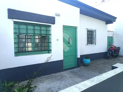 CASA EN VENTA a 1 cuadra de Aristóbulo