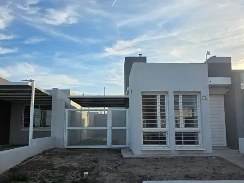 Casa 3 ambientes con 1 baño
