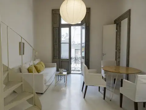 PH DE 9 AMBIENTES CON PATIO Y ENTRADA INDEPENDIENTE.