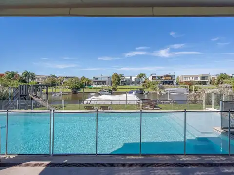 VENTA CASA EN ALBANUEVA CON AMARRA 5 AMB.