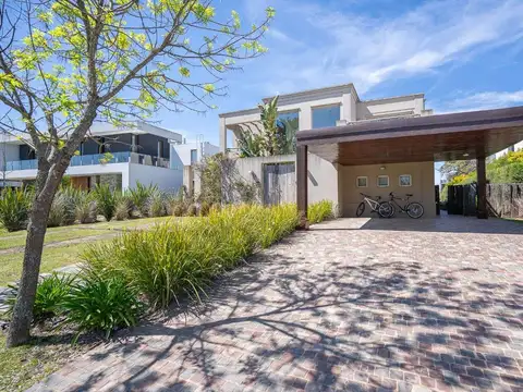 Casa en Venta en Albanueva, USD 1.700.000