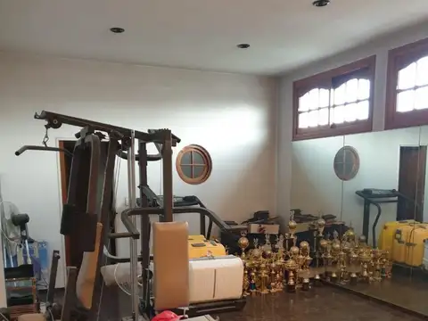 Casa 5 ambientes con 6 baños