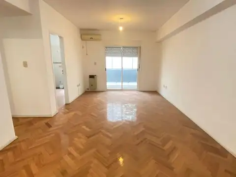 Departamento 3 ambientes contrafrente cochera re luminoso