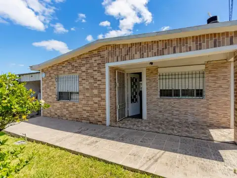 Venta Casa 2 Dormitorios Con Terreno en Pando