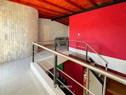 Casa en Venta con 3 cocheras