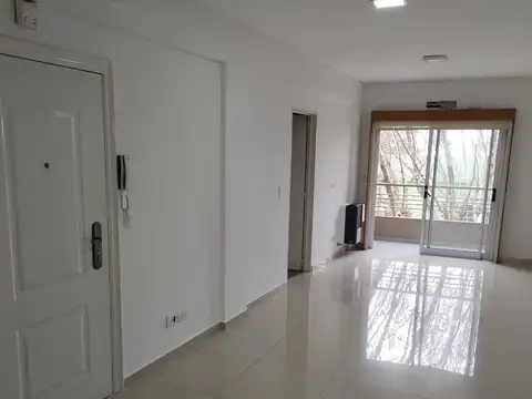 MONOAMBIENTE (A NUEVO) – MATADEROS – ¡Con Balcón a la calle, Parrilla y opción de Cochera!