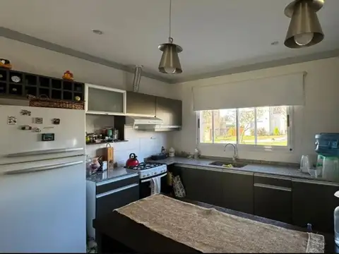 Casa en Venta con 4 cocheras
