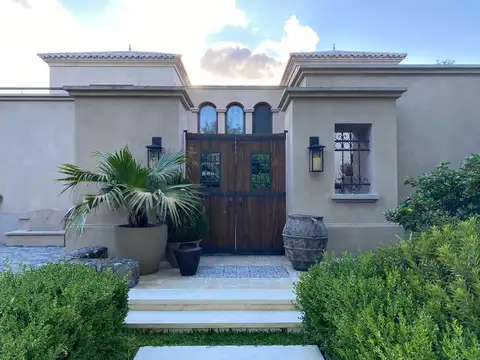 SANTA MARIA DE TIGRE -Exclusiva casa al rio en venta.