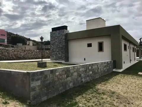 Casa 7 ambientes con 4 baños