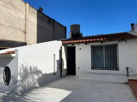 Casa en Alquiler con 2 cocheras