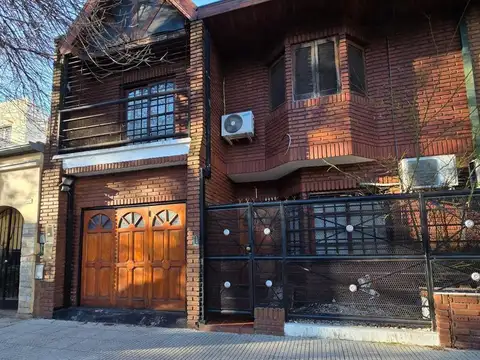PH 4 amb con patio y garage en alquiler en Monte Castro